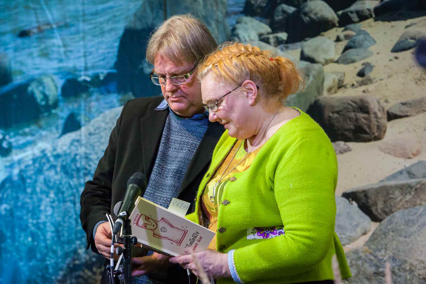 Hannu Oittinen ja Kauksi Ülle lukevat runoja